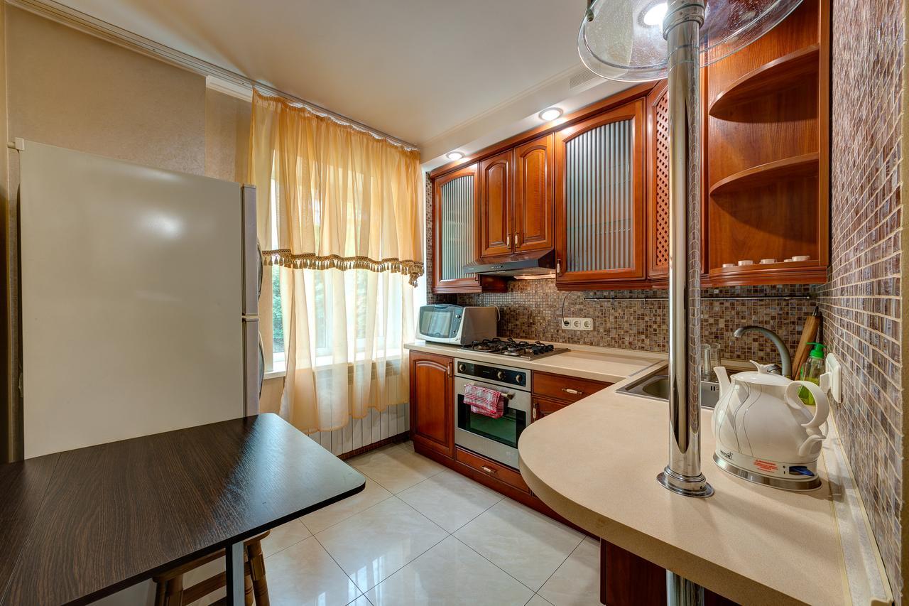 Apartamenty Na Dragomirova 10A Kiev Esterno foto
