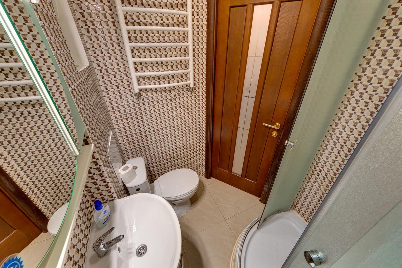 Apartamenty Na Dragomirova 10A Kiev Esterno foto